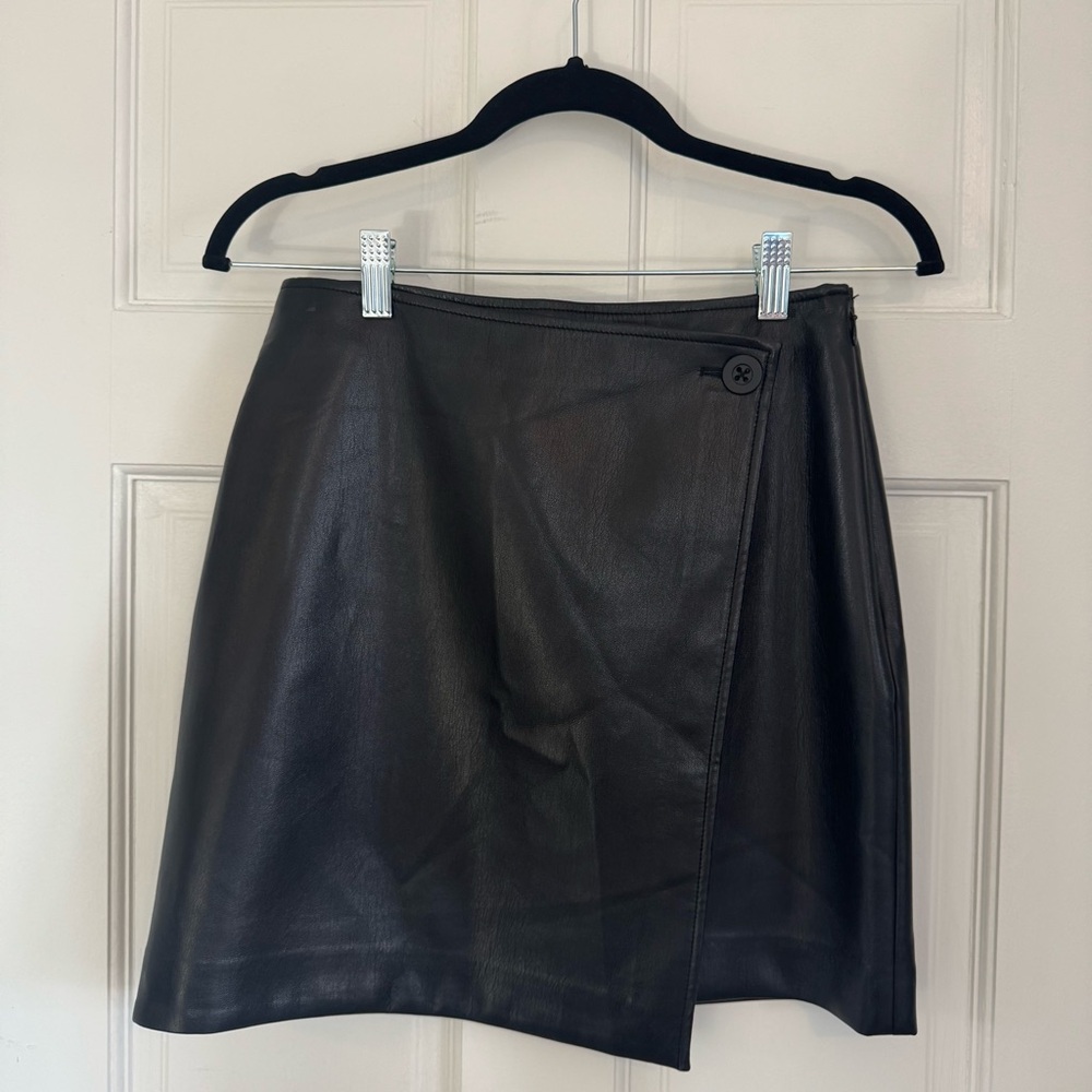 Aritzia Babaton black leather mini skirt, size 6
